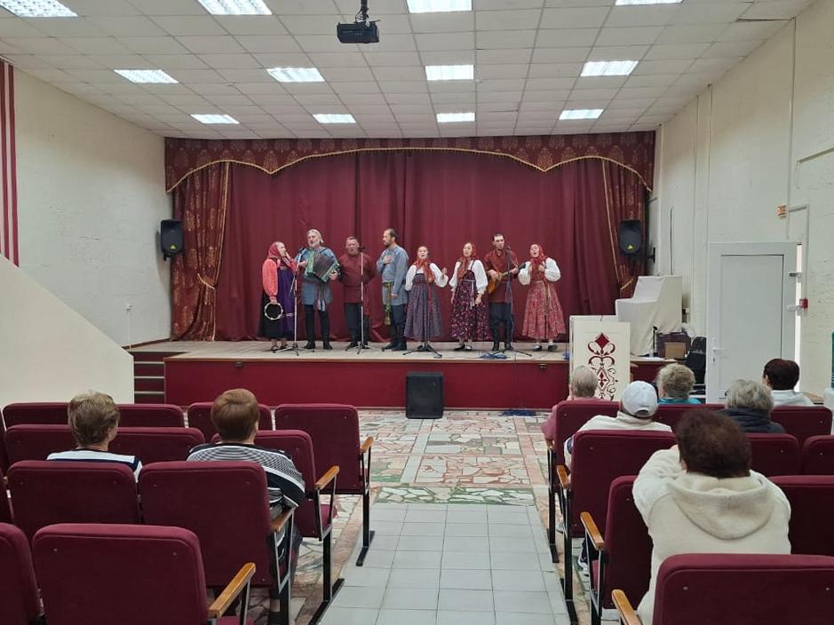 Ансамбль «Миряне» выступил в санатории имени В. Володарского Ансамбль «Миряне» выступил в санатории имени В. Володарского